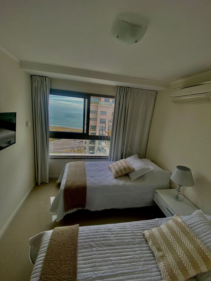 Apartamento ID.4376 - Apartamento de 2 dormitorio en Torre impriale , Punta del este , Playa brava 