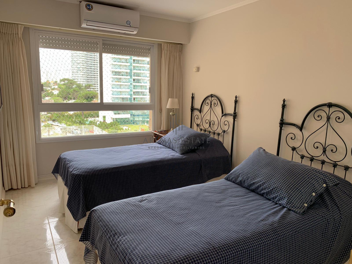 Apartamento ID.3458 - Mansa, 3 dormitorios primera linea