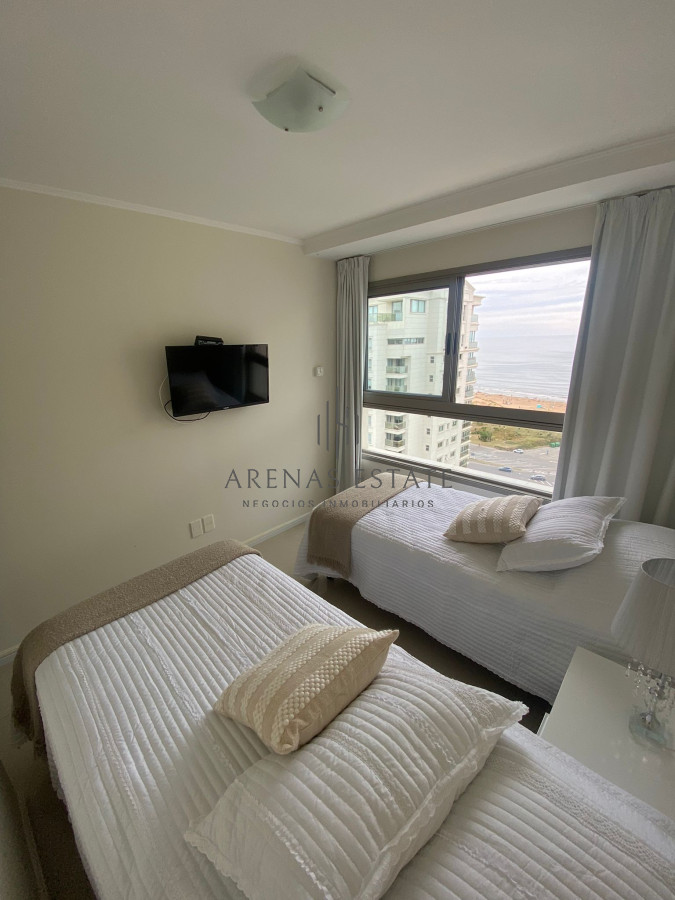 Apartamento ID.4376 - Apartamento de 2 dormitorio en Torre impriale , Punta del este , Playa brava 