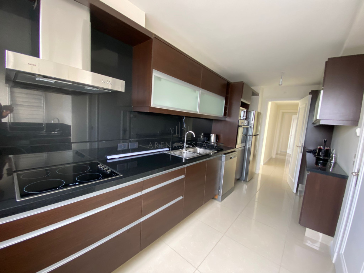 Apartamento ID.4376 - Apartamento de 2 dormitorio en Torre impriale , Punta del este , Playa brava 