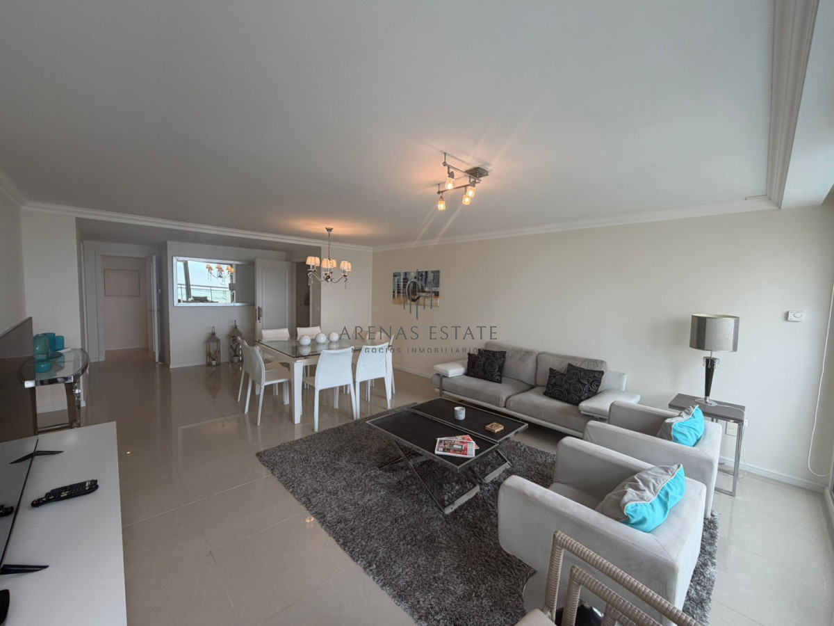 Apartamento ID.4375 - Apartamento de 3 dormitorios en Venta en Punta del este , Playa brava , Torre imperiale 