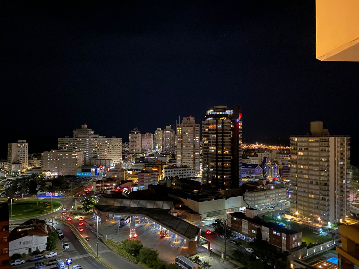 Apartamento ID.4376 - Apartamento de 2 dormitorio en Torre impriale , Punta del este , Playa brava 