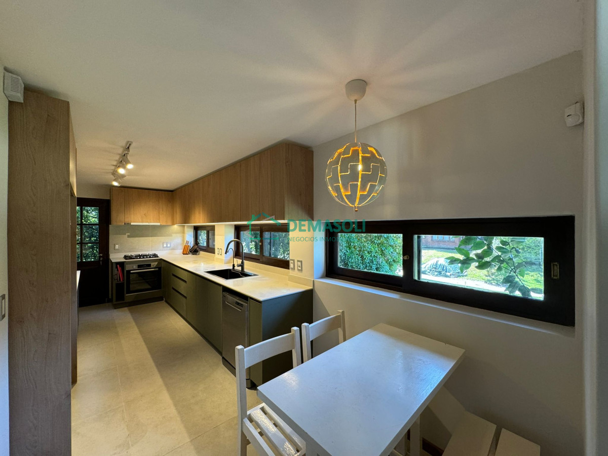 Casa ID.878 - ESPECTACULAR CASA EN LUGANO 5 DORMITORIOS 4 BAÑOS 
