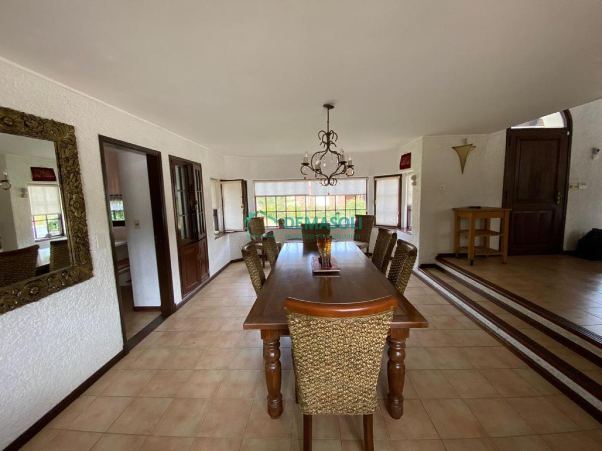 Casa ID.878 - ESPECTACULAR CASA EN LUGANO 5 DORMITORIOS 4 BAÑOS 