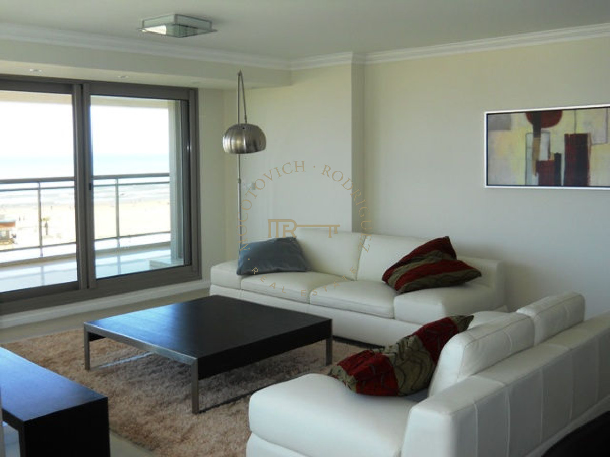 Apartamento ID.2936 - Brava, 3 dormitorios y dependencia