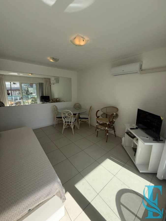 Apartamento ID.1007 - Apartamento de 1 dormitorio en Venta en Punta del este , Península , Bajos gastos a pasos del mar 