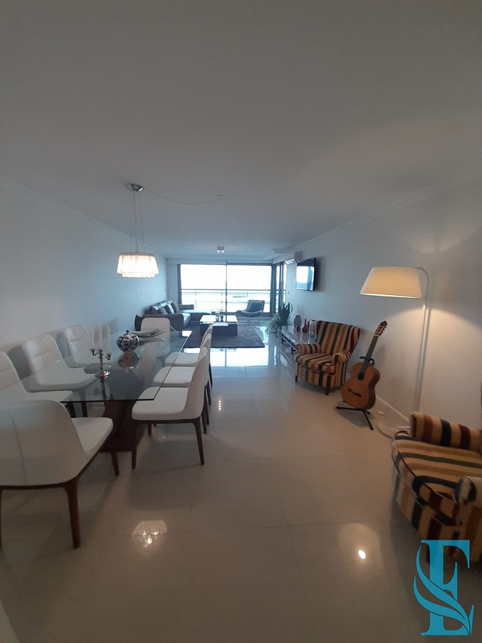 Apartamento ID.963 - Apartamento en venta de 3 dormitorios en Punta del este , Torre Imperiale , Playa Mansa 