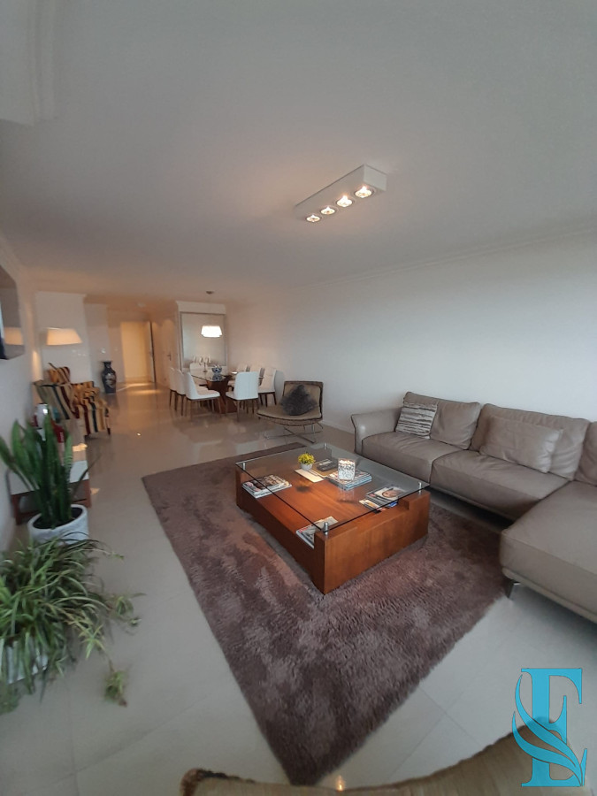 Apartamento ID.963 - Apartamento en venta de 3 dormitorios en Punta del este , Torre Imperiale , Playa Mansa 
