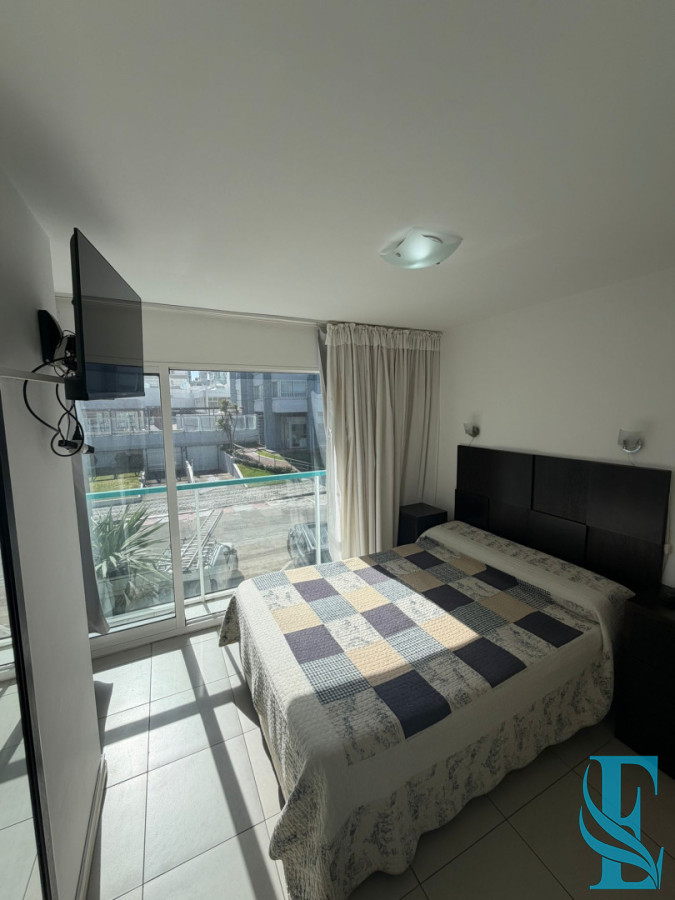 Apartamento ID.1007 - Apartamento de 1 dormitorio en Venta en Punta del este , Península , Bajos gastos a pasos del mar 