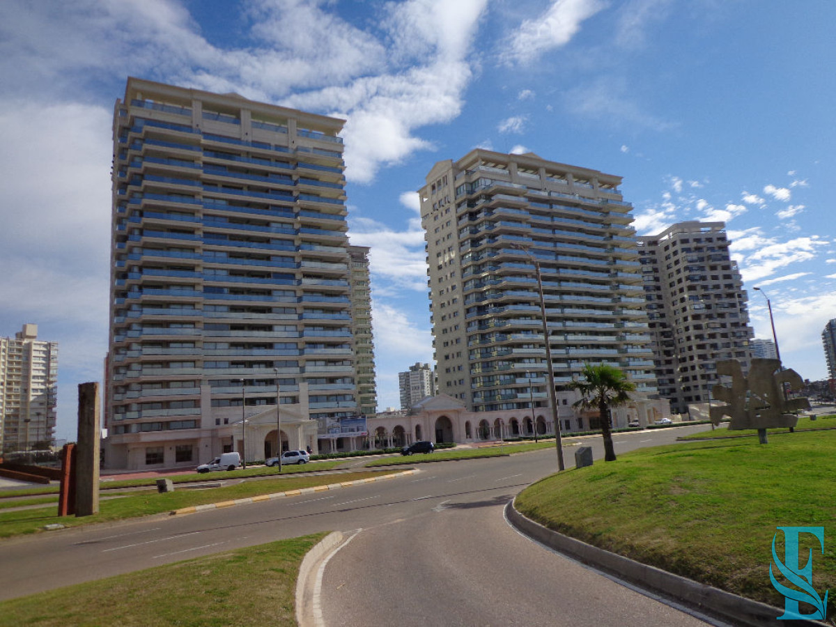 Apartamento ID.962 - Apartamento de 3 dormitorios en Torre Imperiale , Punta del este 