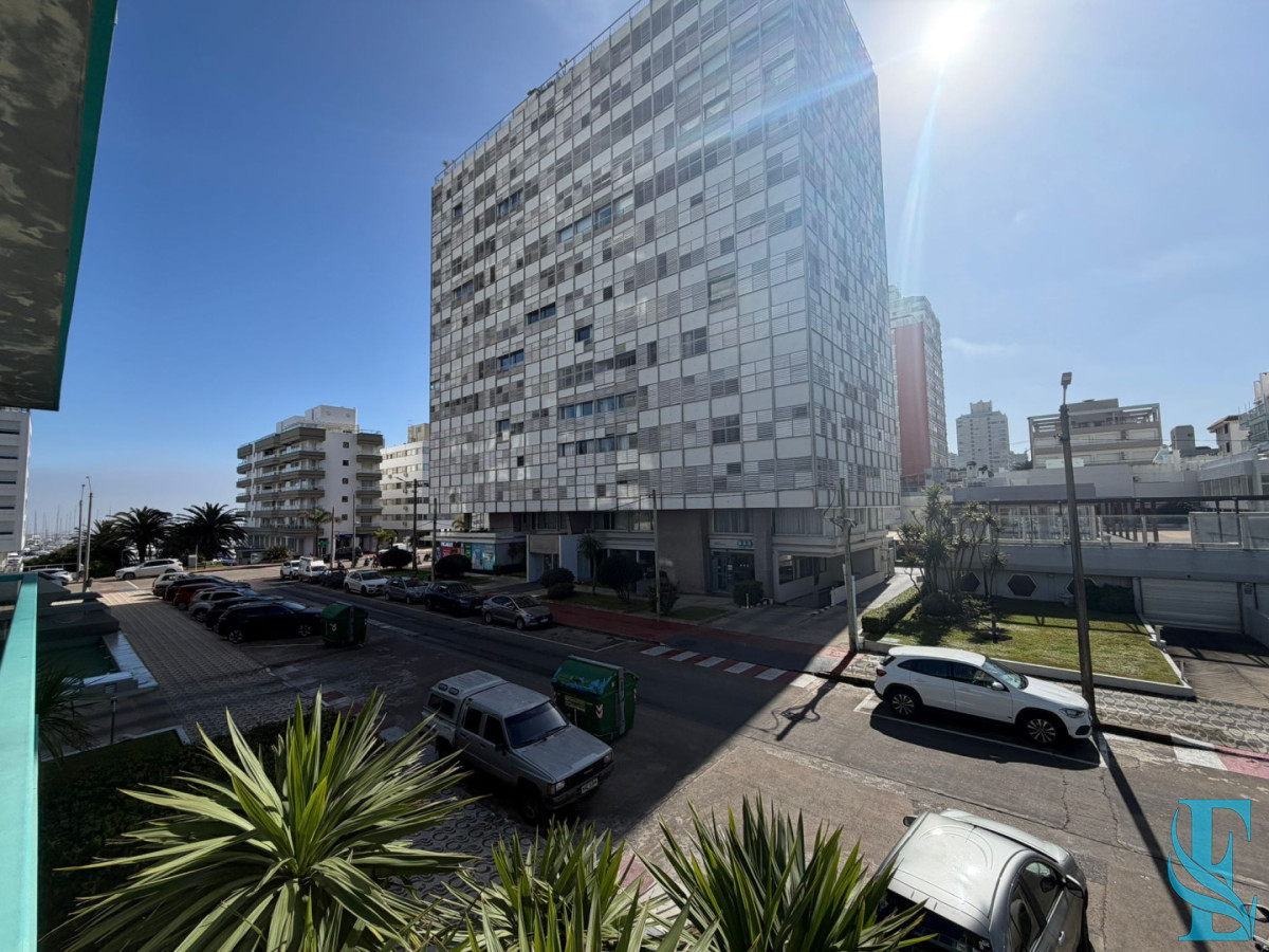 Apartamento ID.1007 - Apartamento de 1 dormitorio en Venta en Punta del este , Península , Bajos gastos a pasos del mar 