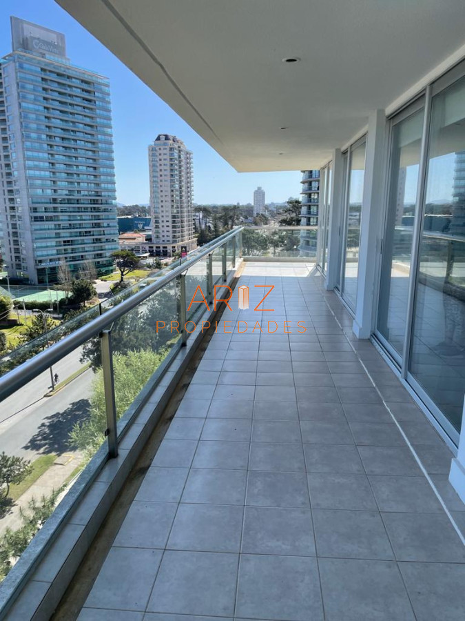 Apartamento ID.1575 - ALQUILER ANUAL 3 dormitorios punta del este excelente precio