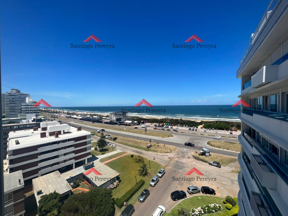 Apartamento ID.5818 - Piso alto frente al mar con parrilla propia.