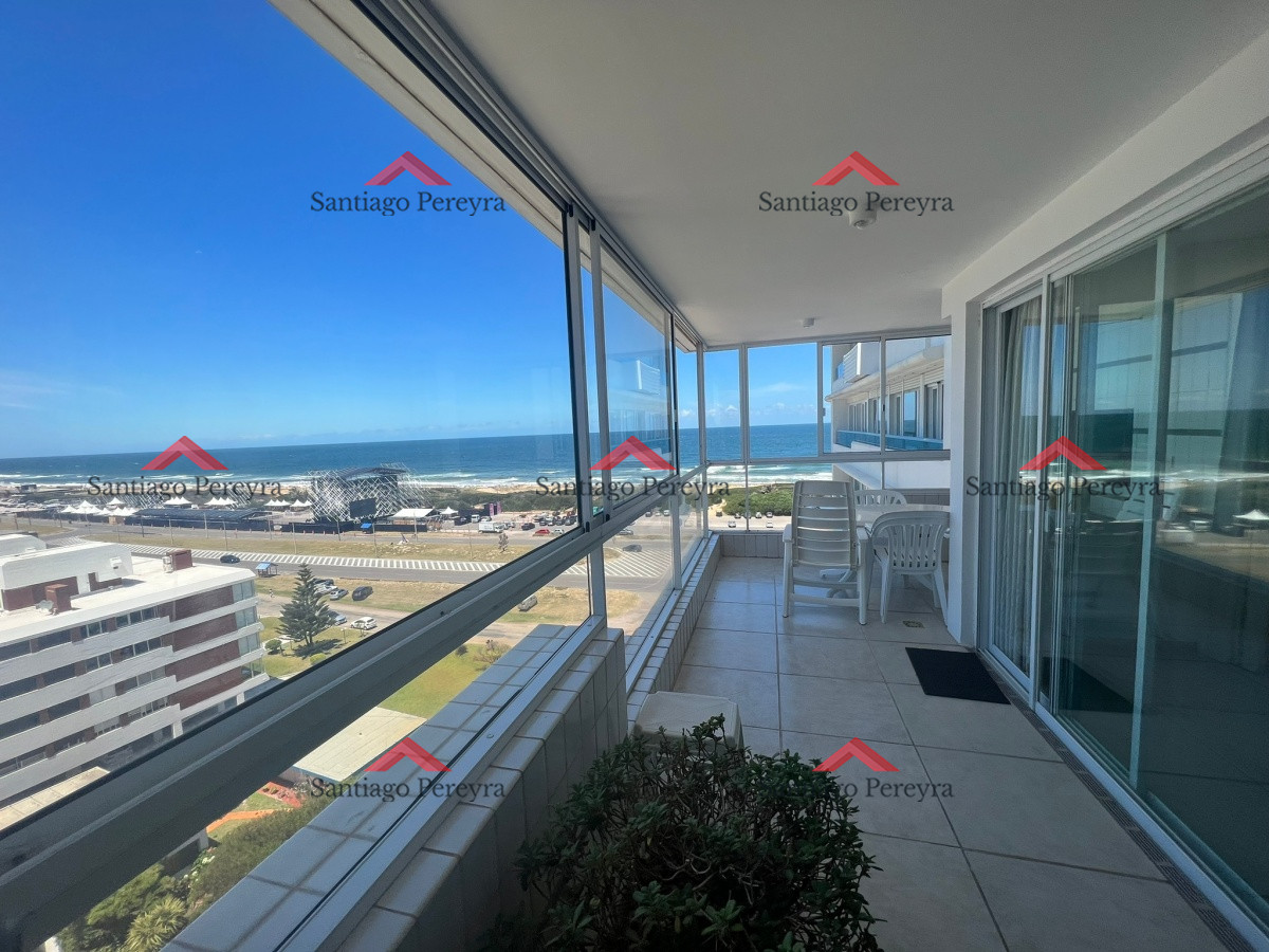 Apartamento ID.5818 - Piso alto frente al mar con parrilla propia.