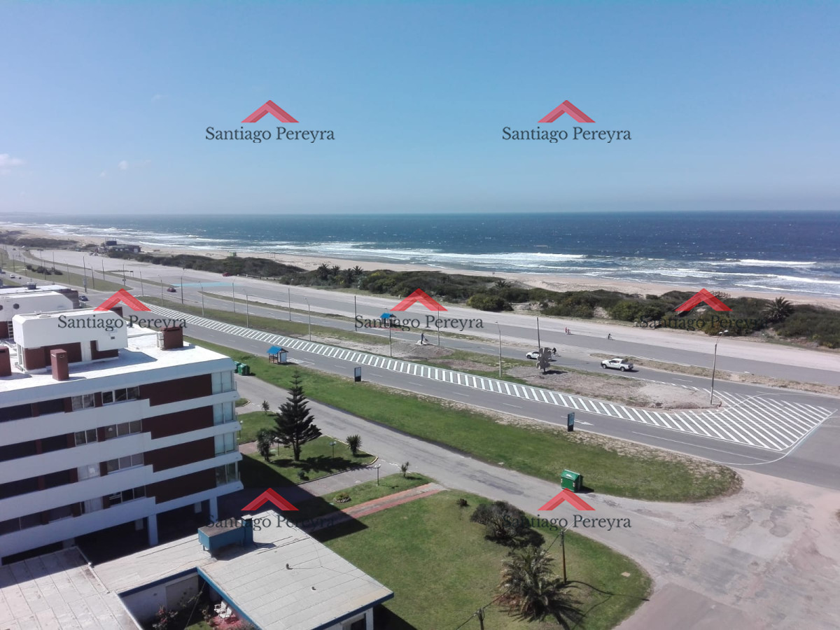 Apartamento ID.5818 - Piso alto frente al mar con parrilla propia.