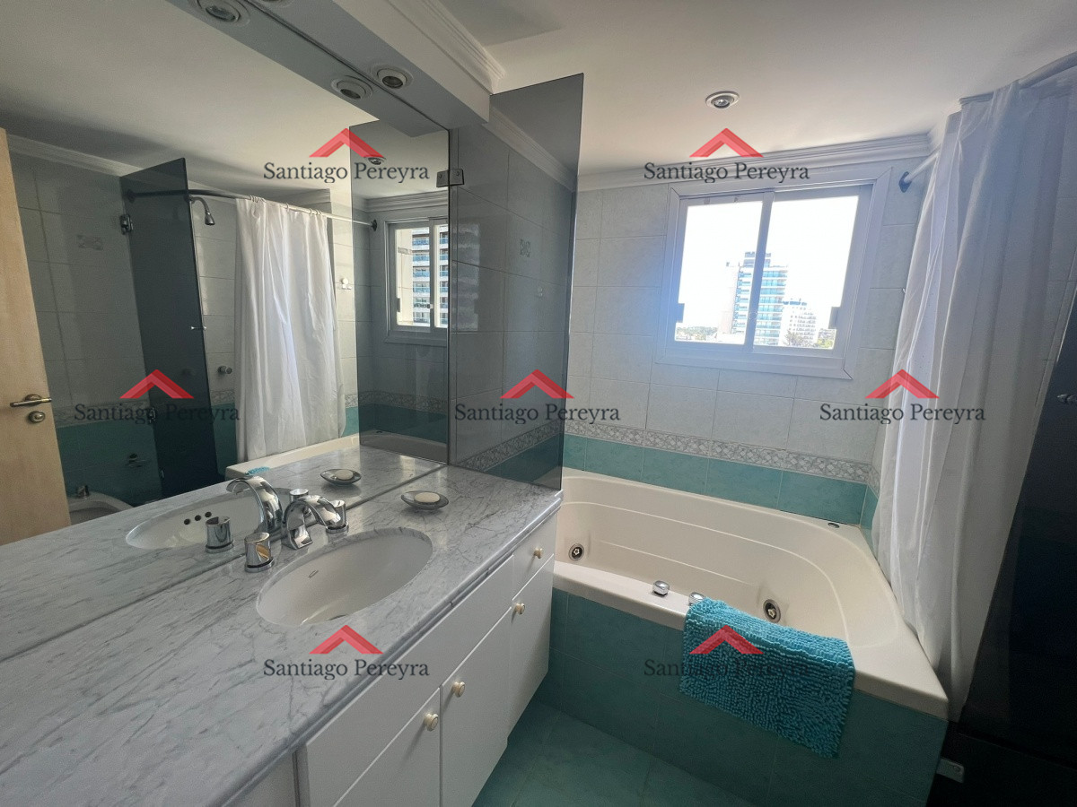 Apartamento ID.5818 - Piso alto frente al mar con parrilla propia.