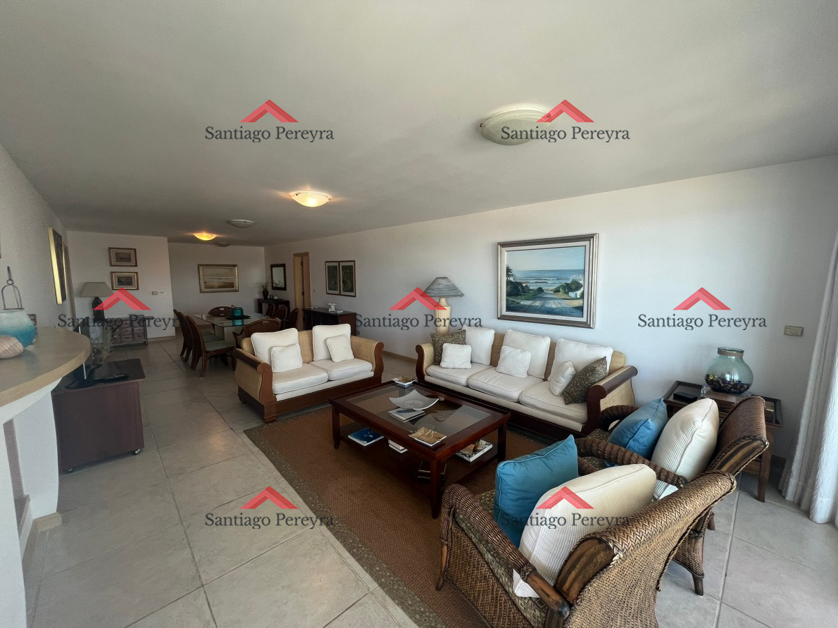Apartamento ID.5818 - Piso alto frente al mar con parrilla propia.