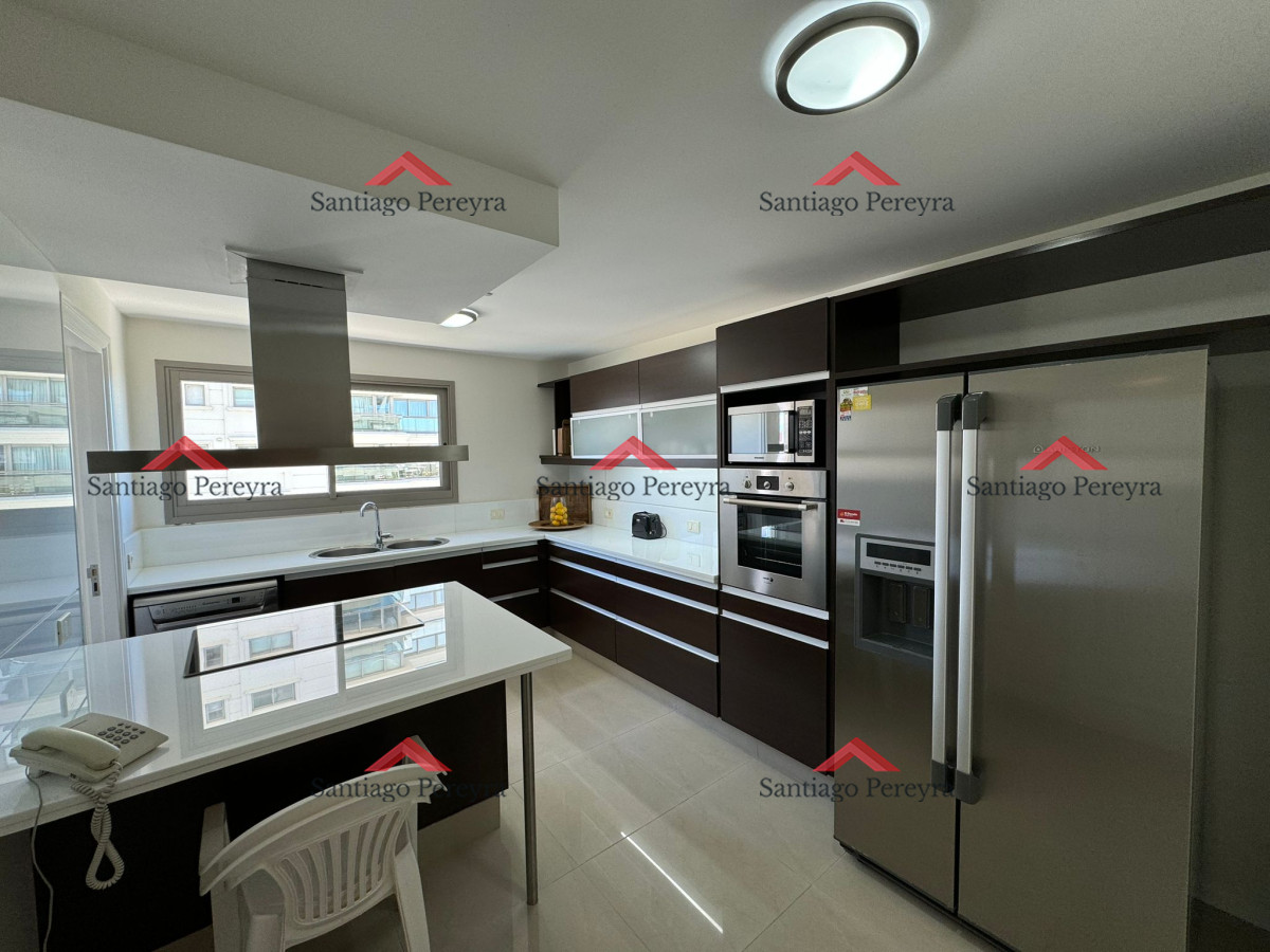 Apartamento ID.14709 - Brava, 3 dormitorios y dependencia en alquiler temporal edificio de categoría con todos los amenities