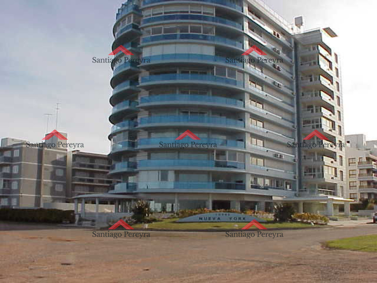 Apartamento ID.5818 - Piso alto frente al mar con parrilla propia.