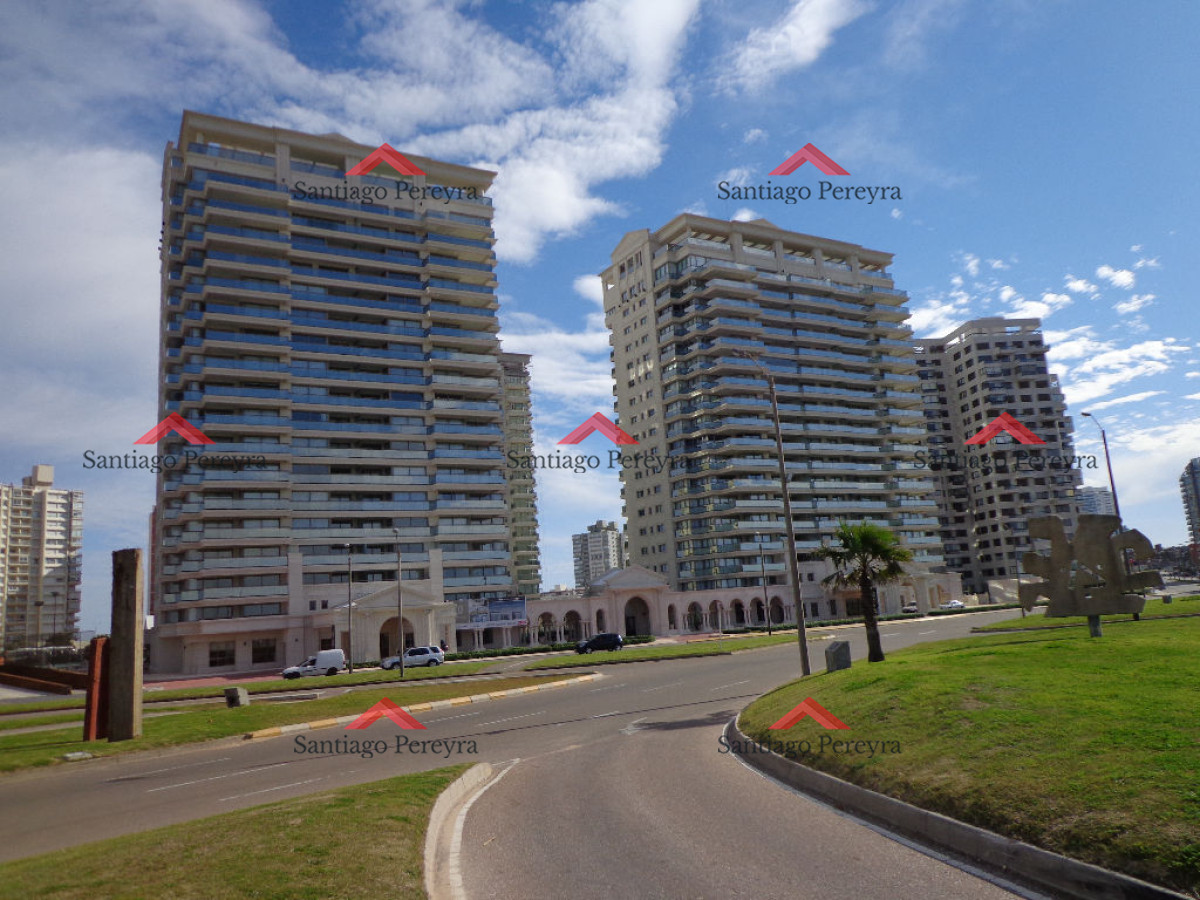 Apartamento ID.14709 - Brava, 3 dormitorios y dependencia en alquiler temporal edificio de categoría con todos los amenities