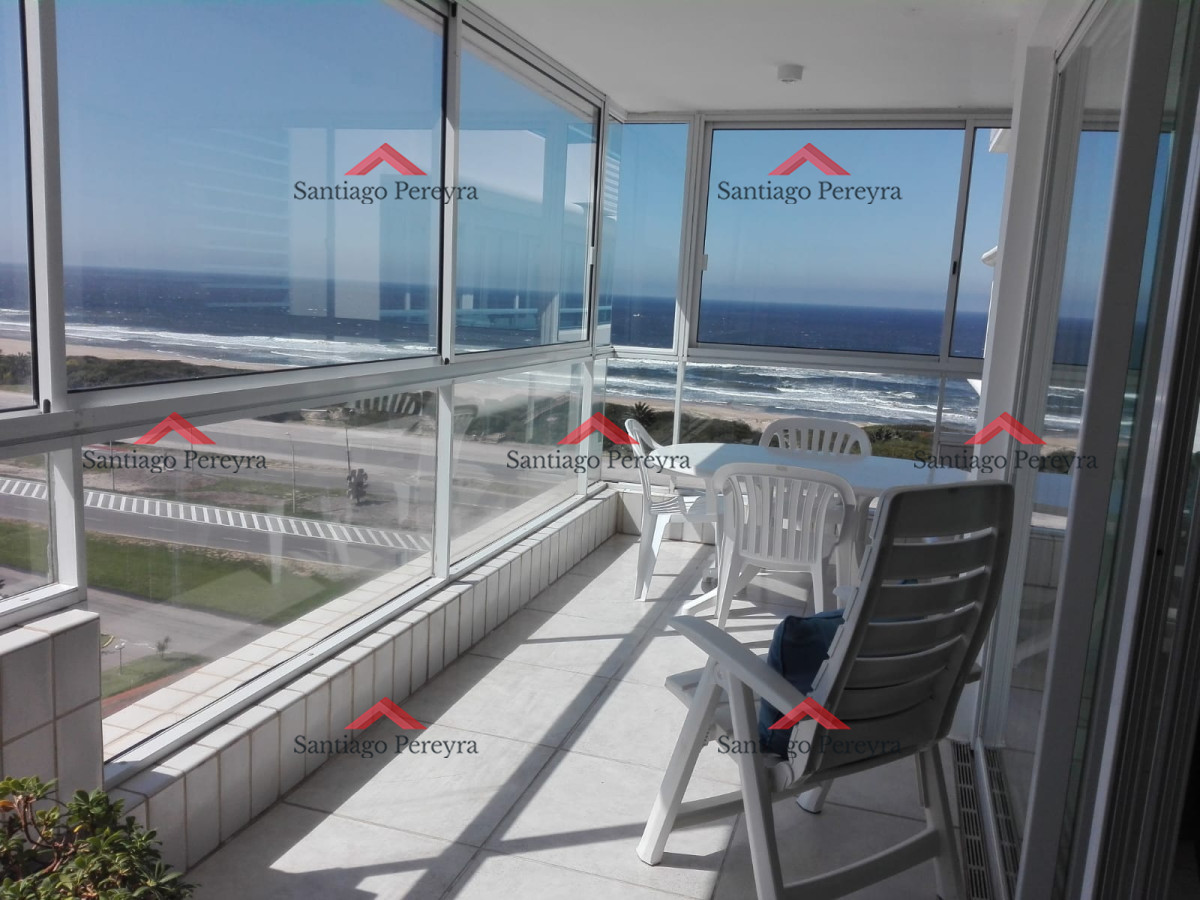 Apartamento ID.5818 - Piso alto frente al mar con parrilla propia.