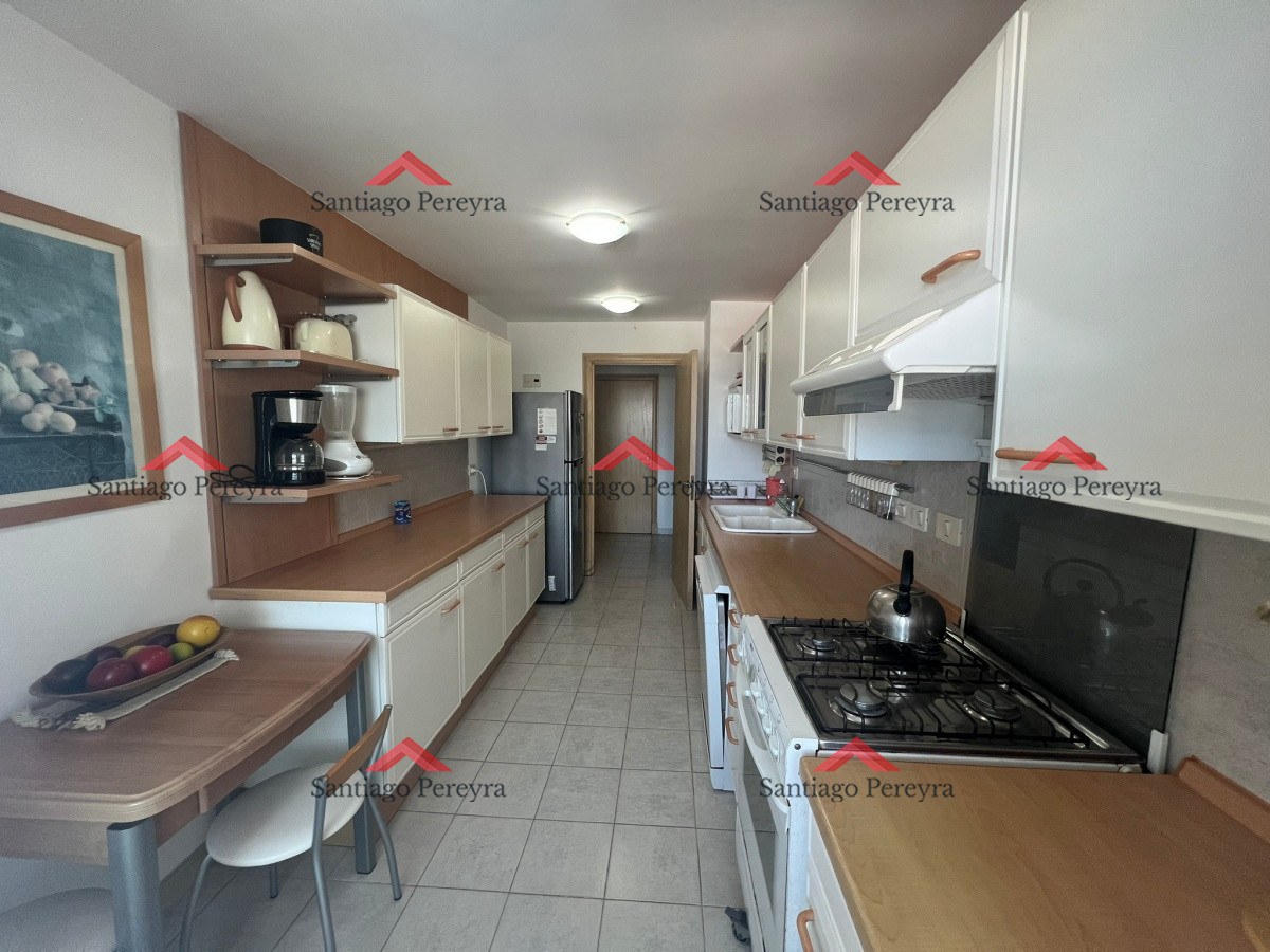 Apartamento ID.5818 - Piso alto frente al mar con parrilla propia.