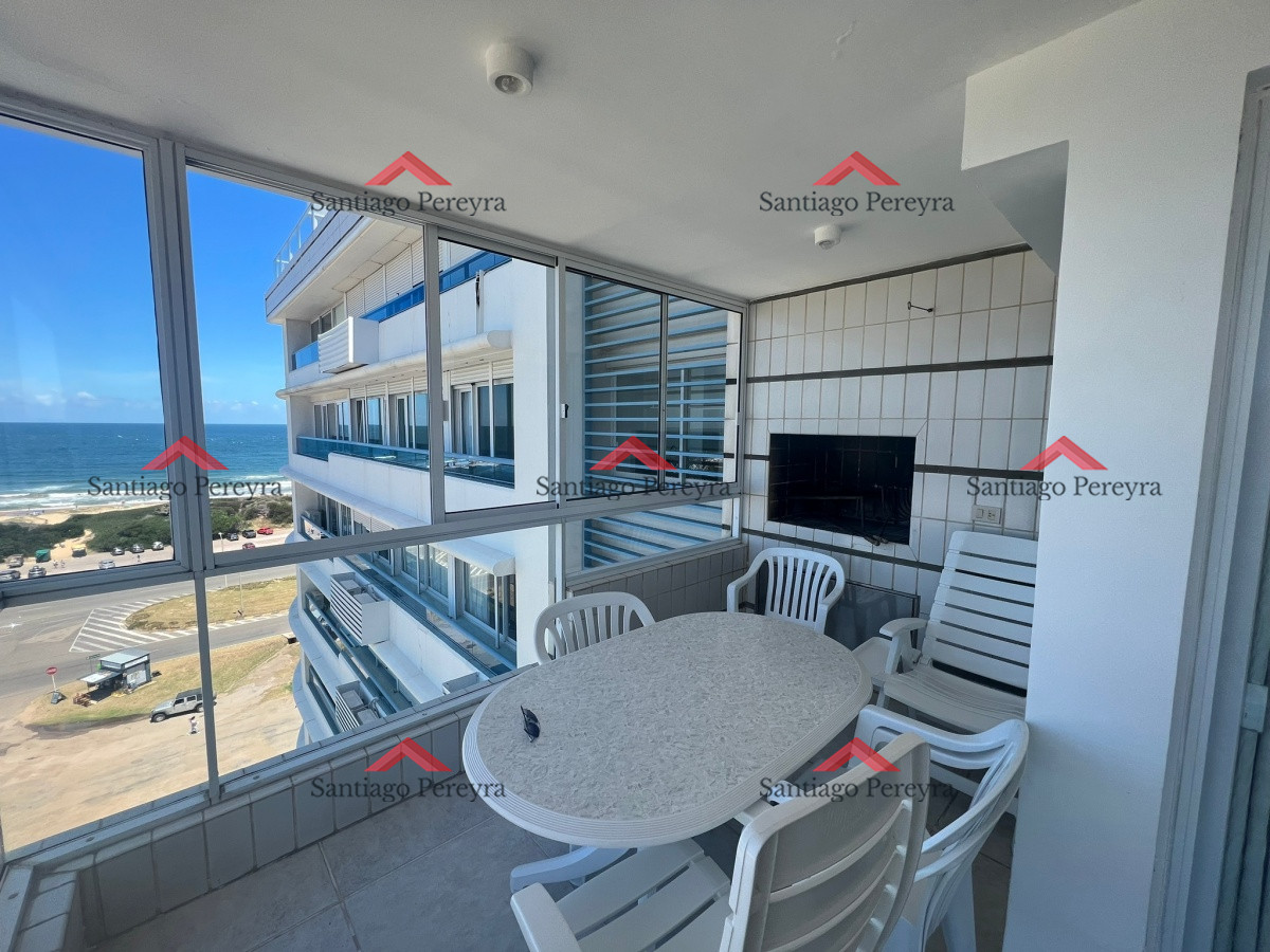 Apartamento ID.5818 - Piso alto frente al mar con parrilla propia.