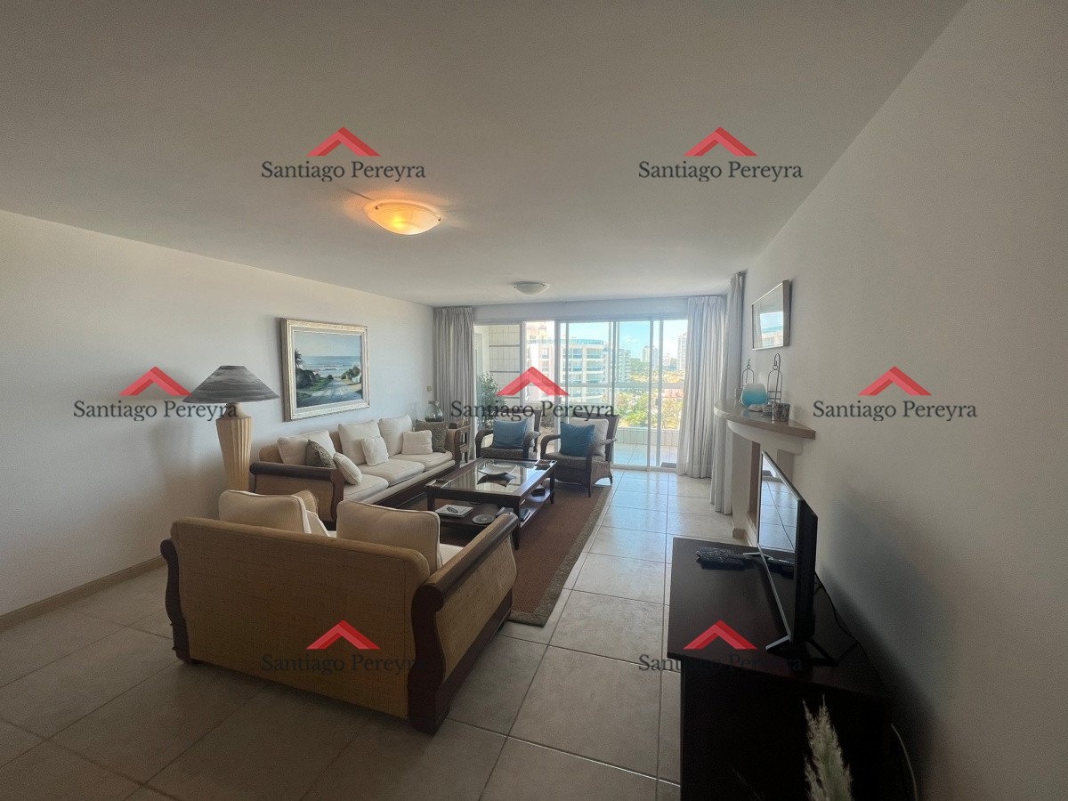 Apartamento ID.5818 - Piso alto frente al mar con parrilla propia.