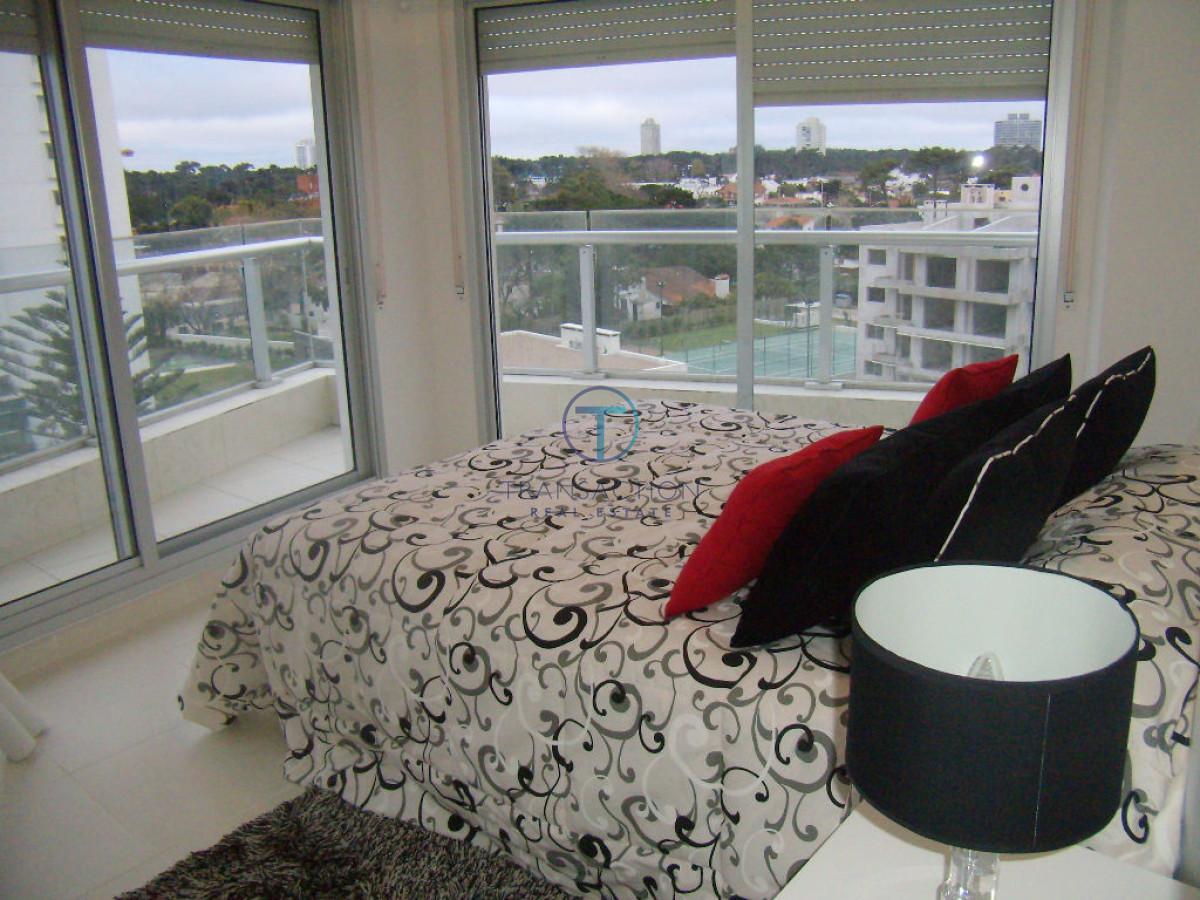Apartamento ID.577/Departamento-de-3-dormitorios-en-venta.-Gran-Oportunidad-en-Playa-Mansa. - Playa Mansa, Punta del Este.