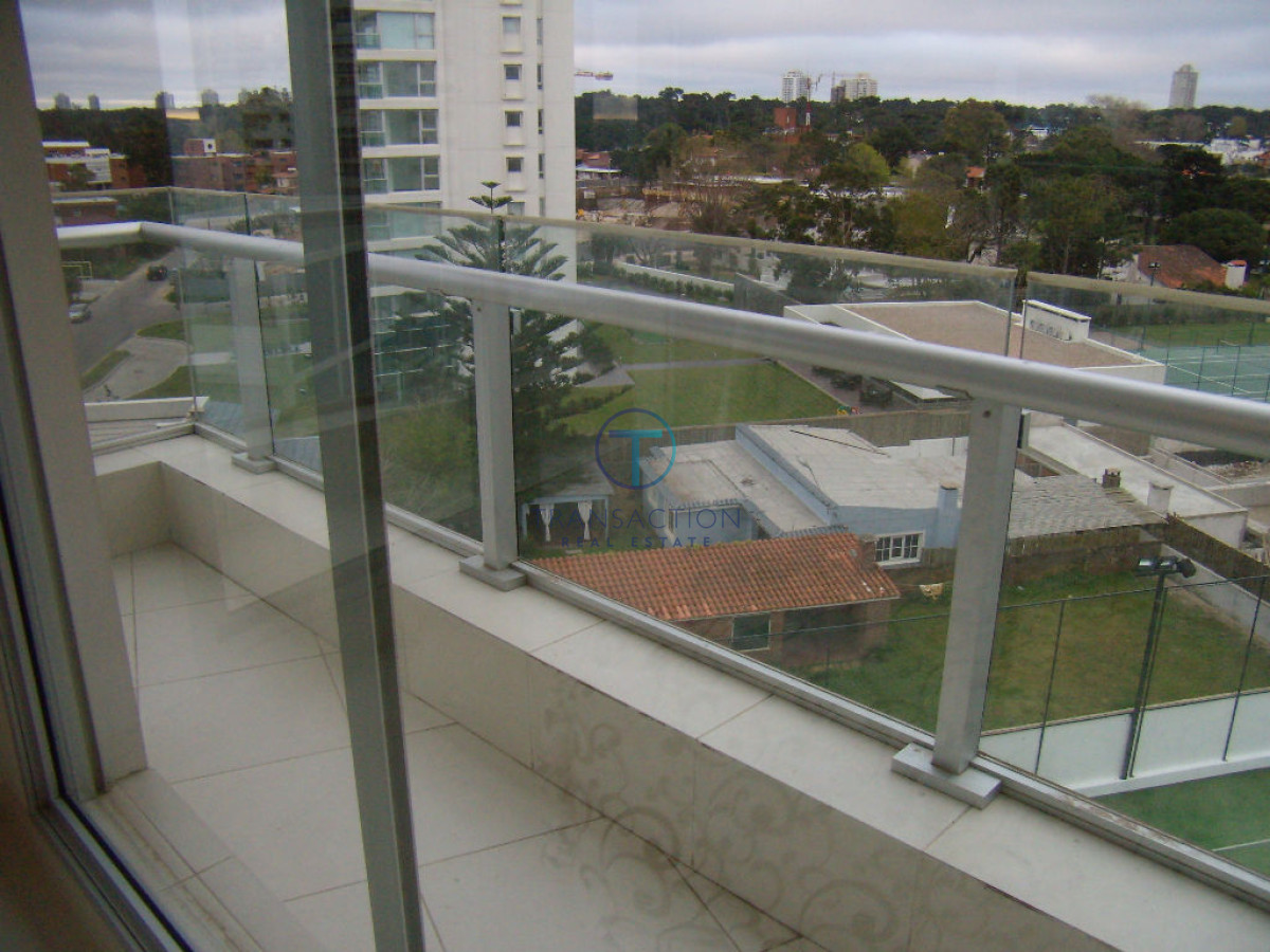 Apartamento ID.577/Departamento-de-3-dormitorios-en-venta.-Gran-Oportunidad-en-Playa-Mansa. - Playa Mansa, Punta del Este.