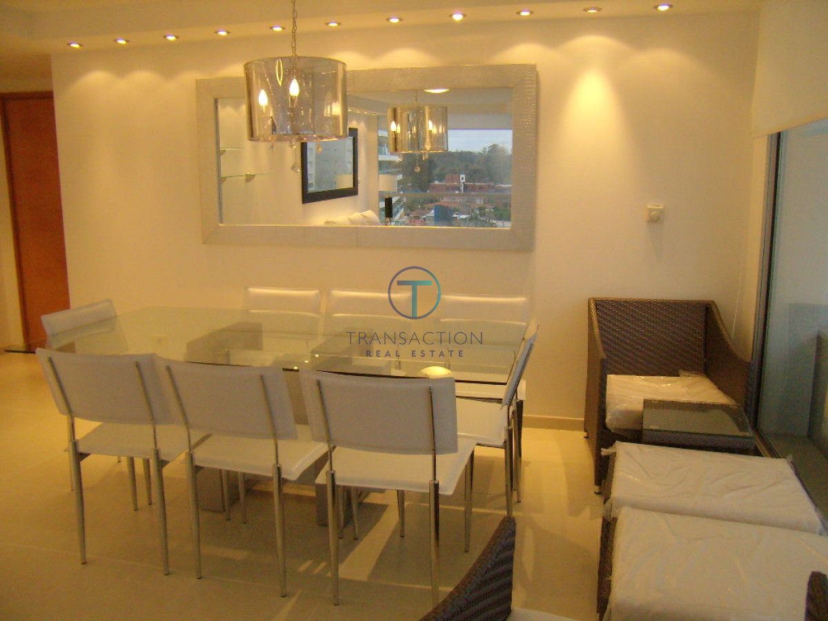 Apartamento ID.577/Departamento-de-3-dormitorios-en-venta.-Gran-Oportunidad-en-Playa-Mansa. - Playa Mansa, Punta del Este.