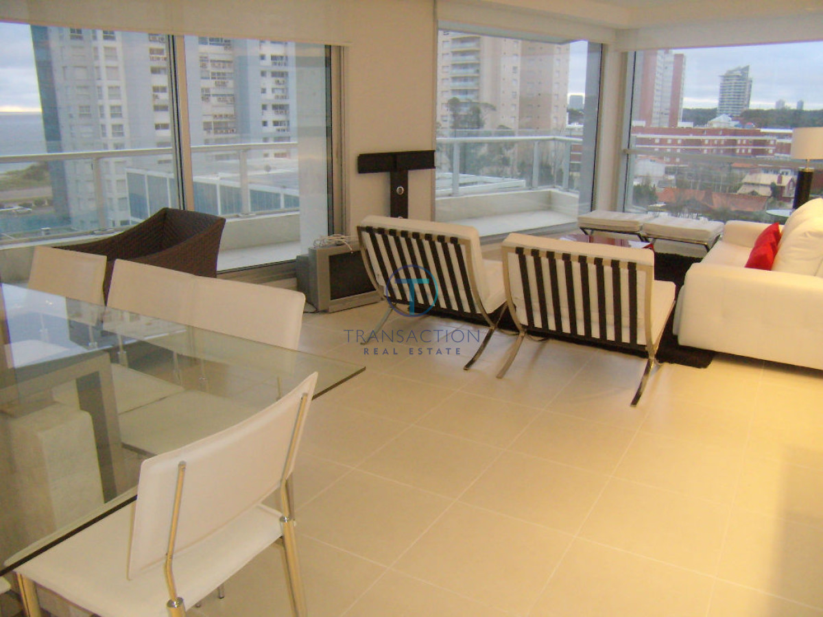 Apartamento ID.577/Departamento-de-3-dormitorios-en-venta.-Gran-Oportunidad-en-Playa-Mansa. - Playa Mansa, Punta del Este.