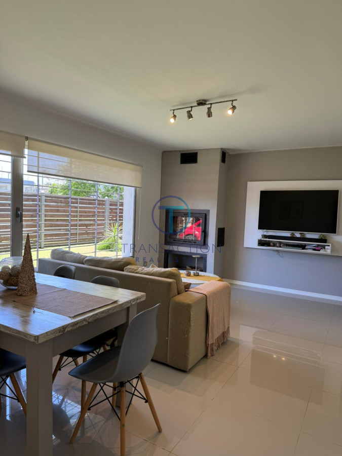 Casa ID.1288/Alquiler-,-casa-3-dormitorios,-Punta-del-este- - Venta y alquiler, a metros del mar 