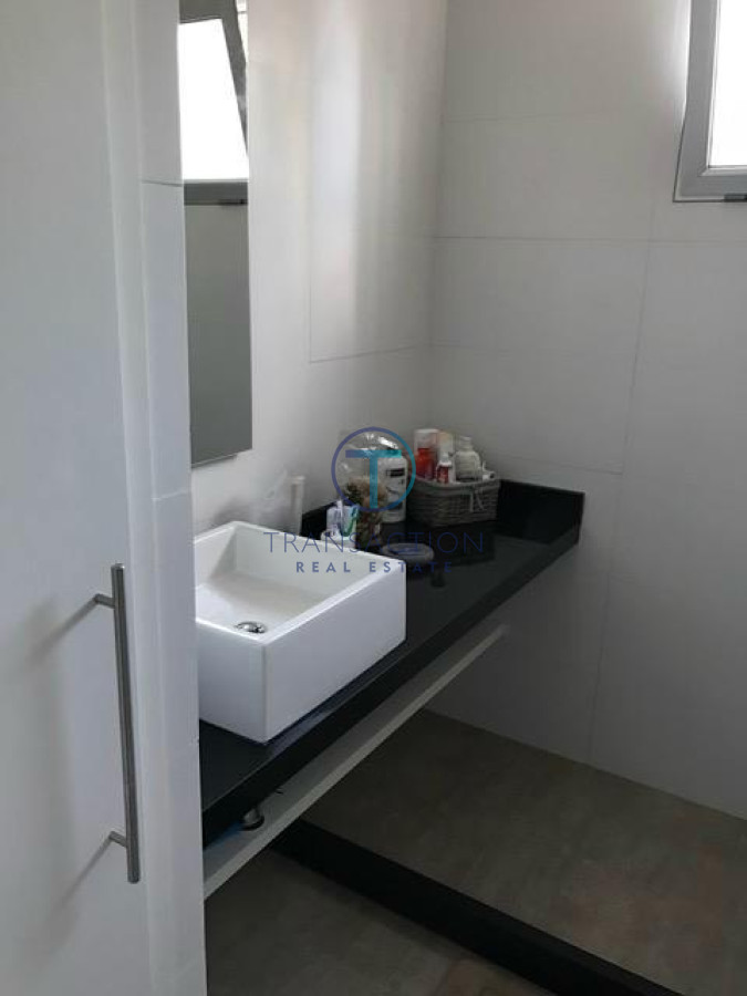 Casa ID.1288/Alquiler-,-casa-3-dormitorios,-Punta-del-este- - Venta y alquiler, a metros del mar 