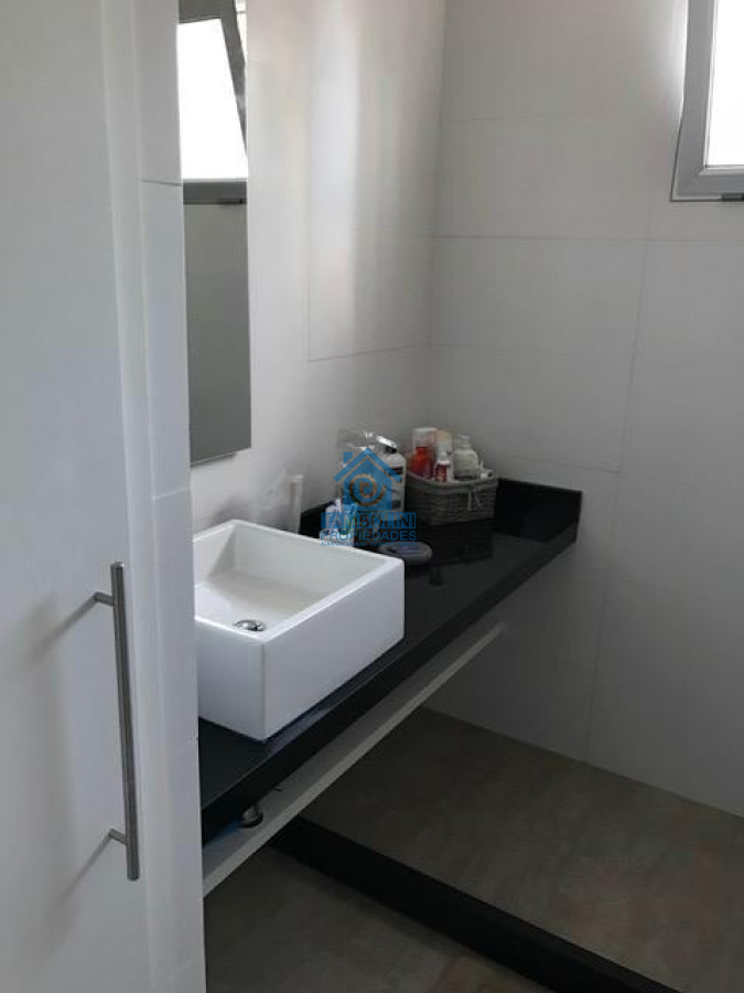 Casa ID.489 - Mansa a metros del mar