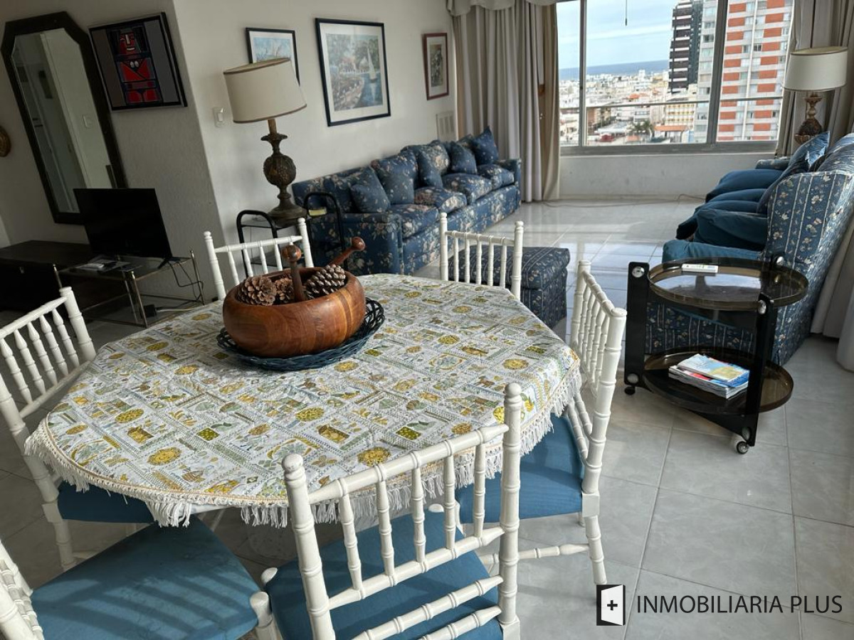 Apartamento ID.809 - Venta de Apto en piso alto de la Península de Punta del Este con 2 Dormitorios 2 Baños C809