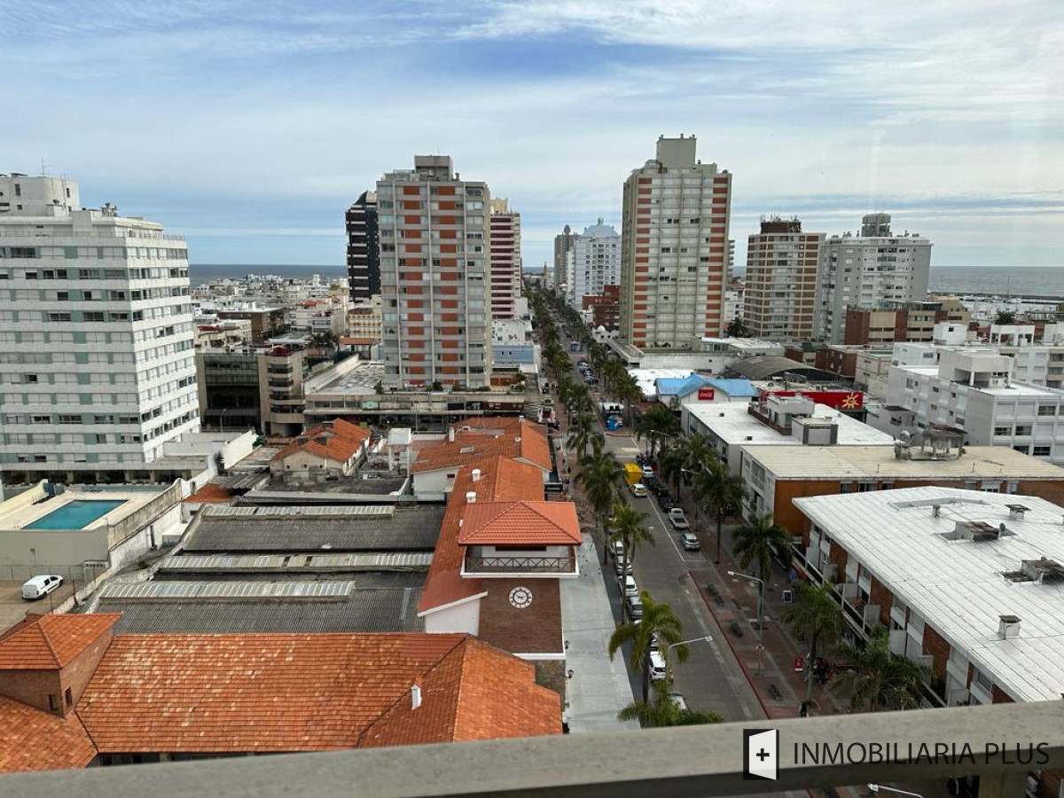 Apartamento ID.809 - Venta de Apto en piso alto de la Península de Punta del Este con 2 Dormitorios 2 Baños C809