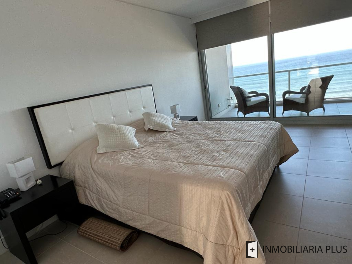 Apartamento ID.567 - Venda de Apartamento de 182 m2 con 2 Dormitorios, 2 Baños, frente a la playa Brava C973
