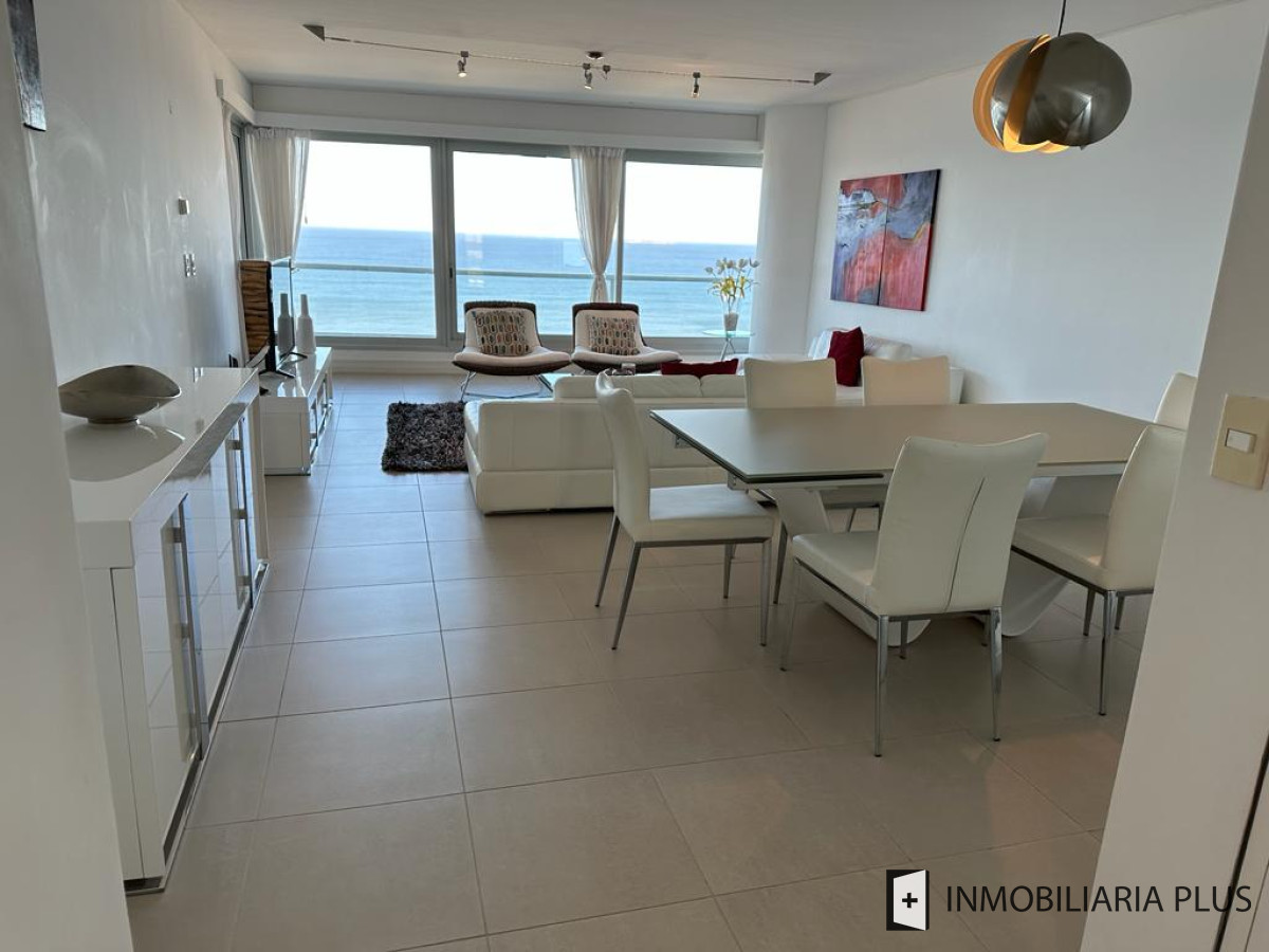 Apartamento ID.567 - Venda de Apartamento de 182 m2 con 2 Dormitorios, 2 Baños, frente a la playa Brava C973