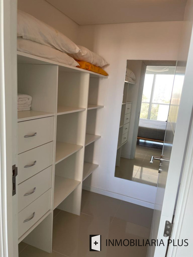 Apartamento ID.979 - Venta de Apartamento de 3 Dormitorios 2 Baños a pasos del Shopping Sauna, Piscina, Mucamas y más en Punta del Este