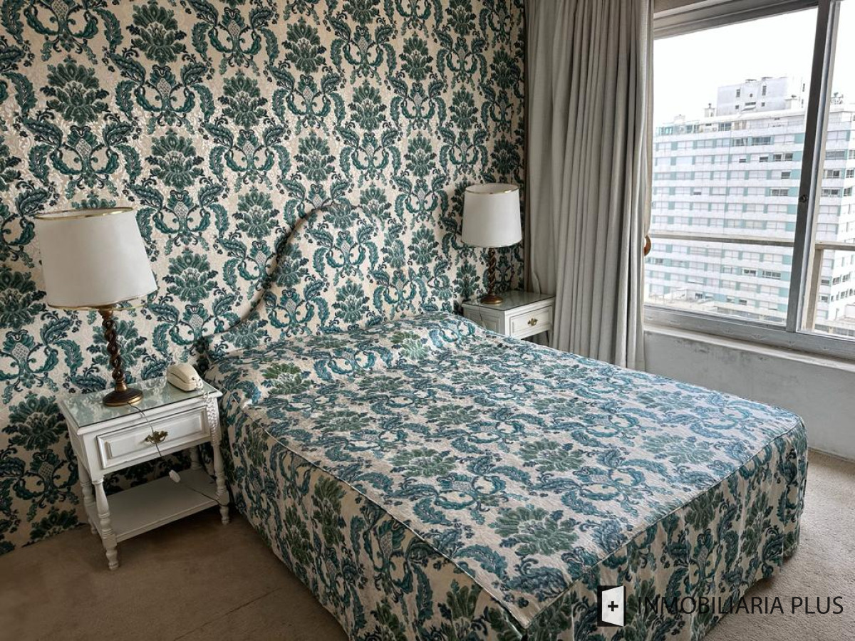 Apartamento ID.809 - Venta de Apto en piso alto de la Península de Punta del Este con 2 Dormitorios 2 Baños C809