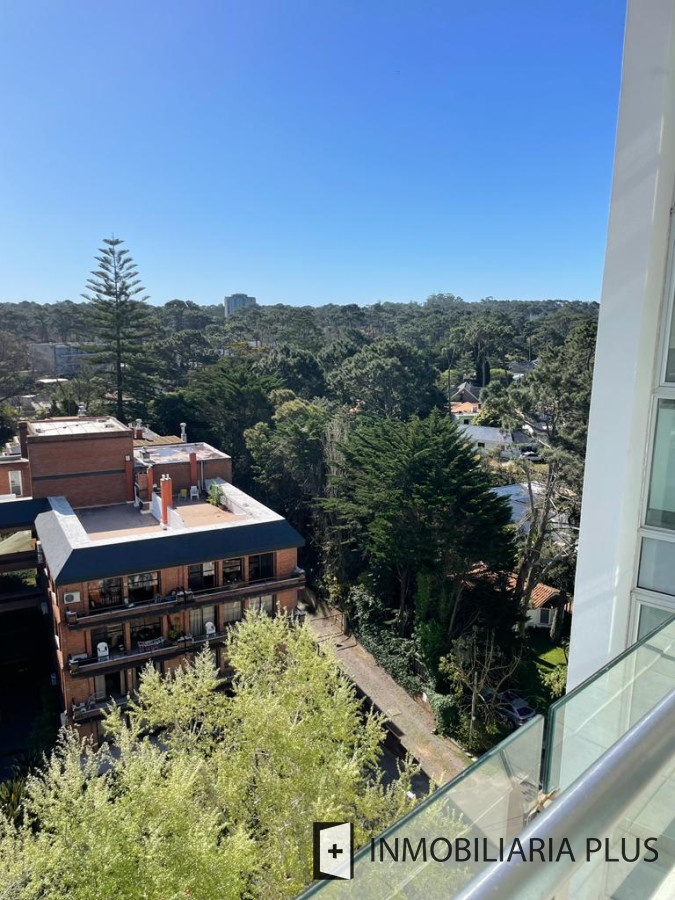 Apartamento ID.979 - Venta de Apartamento de 3 Dormitorios 2 Baños a pasos del Shopping Sauna, Piscina, Mucamas y más en Punta del Este