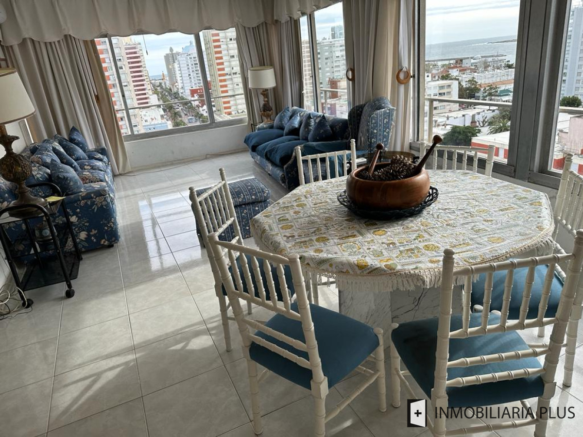 Apartamento ID.809 - Venta de Apto en piso alto de la Península de Punta del Este con 2 Dormitorios 2 Baños C809