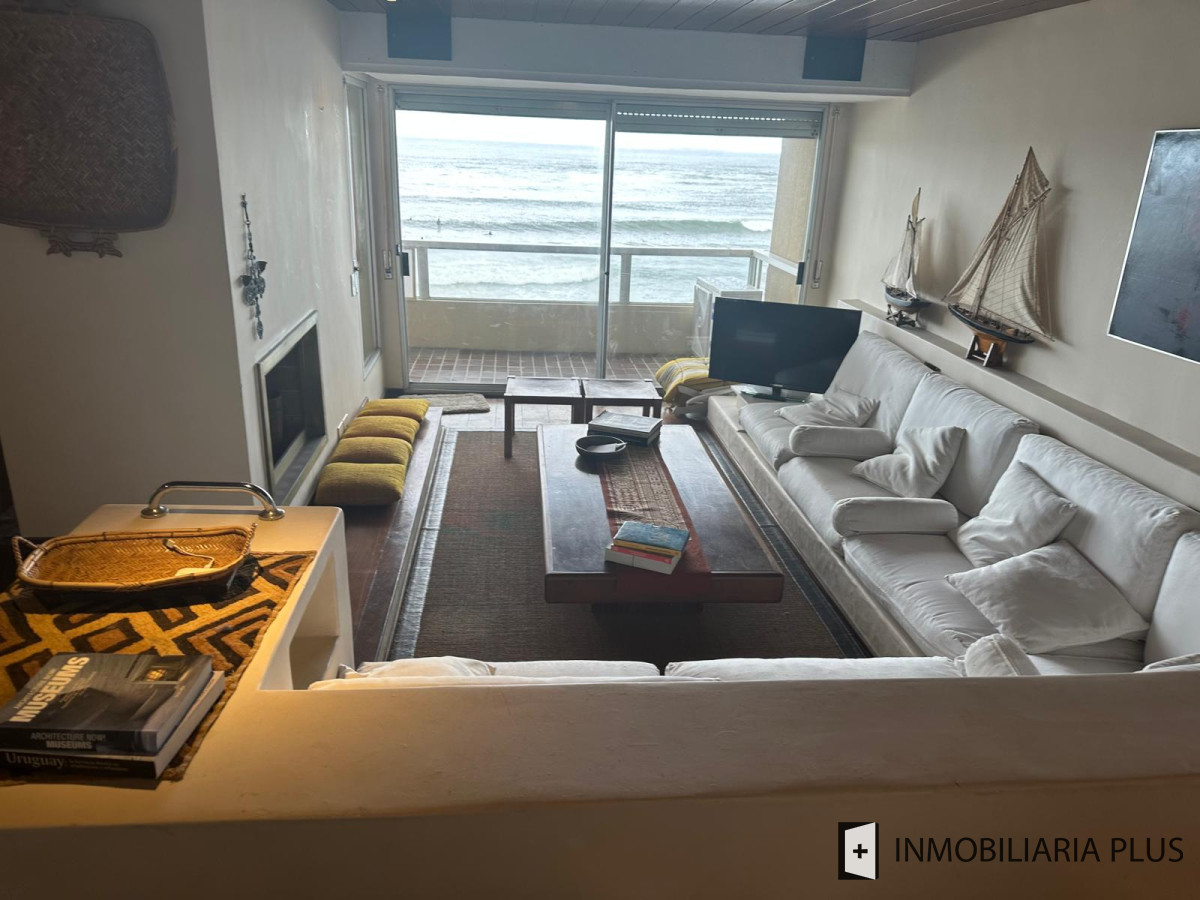 Apartamento ID.1165 - Apartamento en Venta frente al mar en la Península con estufa a leña 2  dormitorios garaje, terraza y más