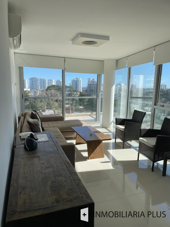 Apartamento ID.979 - Venta de Apartamento de 3 Dormitorios 2 Baños a pasos del Shopping Sauna, Piscina, Mucamas y más en Punta del Este