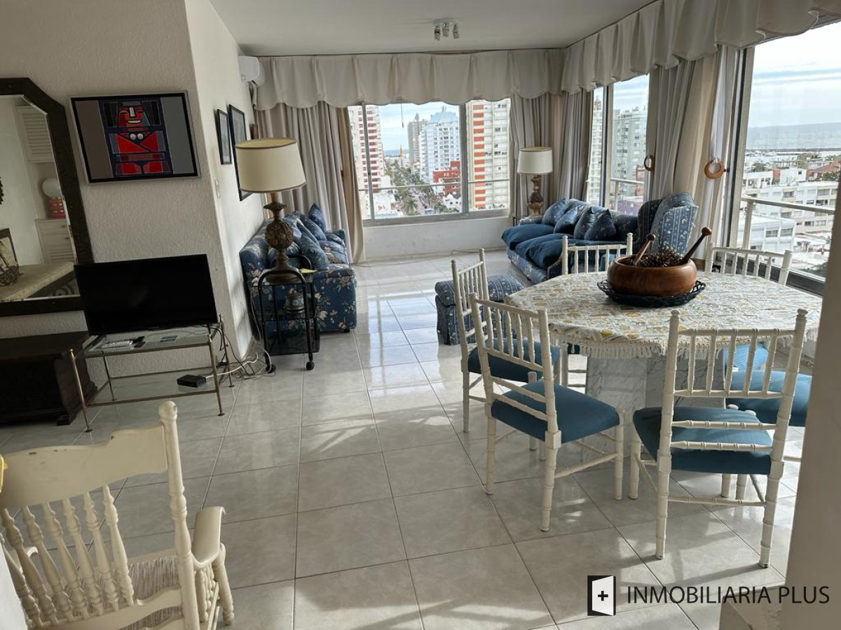 Apartamento ID.809 - Venta de Apto en piso alto de la Península de Punta del Este con 2 Dormitorios 2 Baños C809
