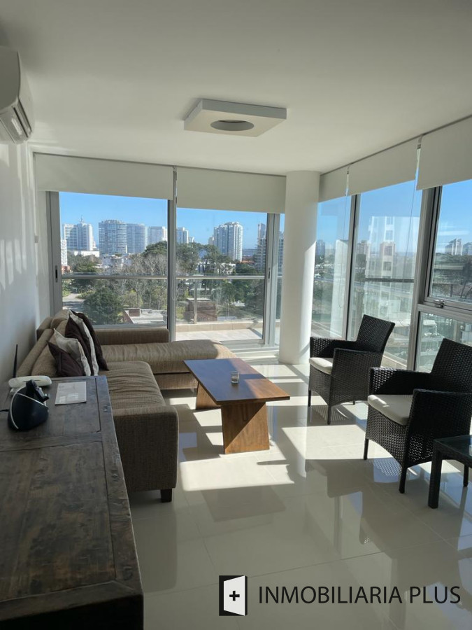 Apartamento ID.979 - Venta de Apartamento de 3 Dormitorios 2 Baños a pasos del Shopping Sauna, Piscina, Mucamas y más en Punta del Este