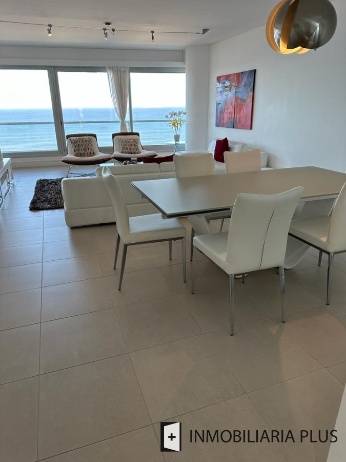 Apartamento ID.567 - Venda de Apartamento de 182 m2 con 2 Dormitorios, 2 Baños, frente a la playa Brava C973