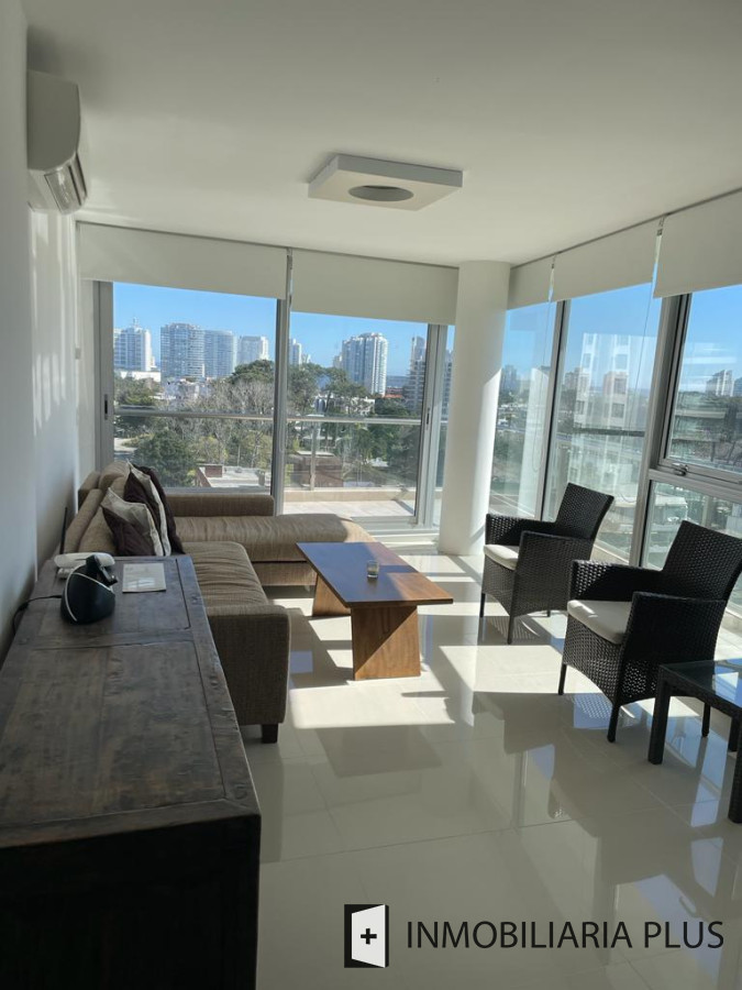Apartamento ID.979 - Venta de Apartamento de 3 Dormitorios 2 Baños a pasos del Shopping Sauna, Piscina, Mucamas y más en Punta del Este