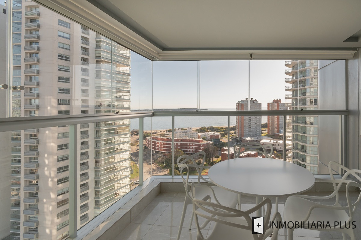 Apartamento ID.712 - Venta de Apartamento de 111m2 en Punta del Este con servicio de playa, sauna y piscina climatizada C712B